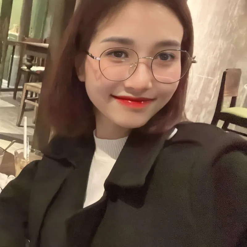 Thu Trang trong một buổi gặp khách hàng